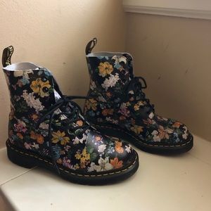 Dr Martens Combat boot